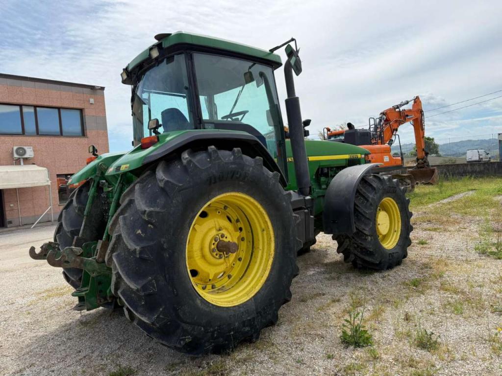 John Deere 8200 Photo 3