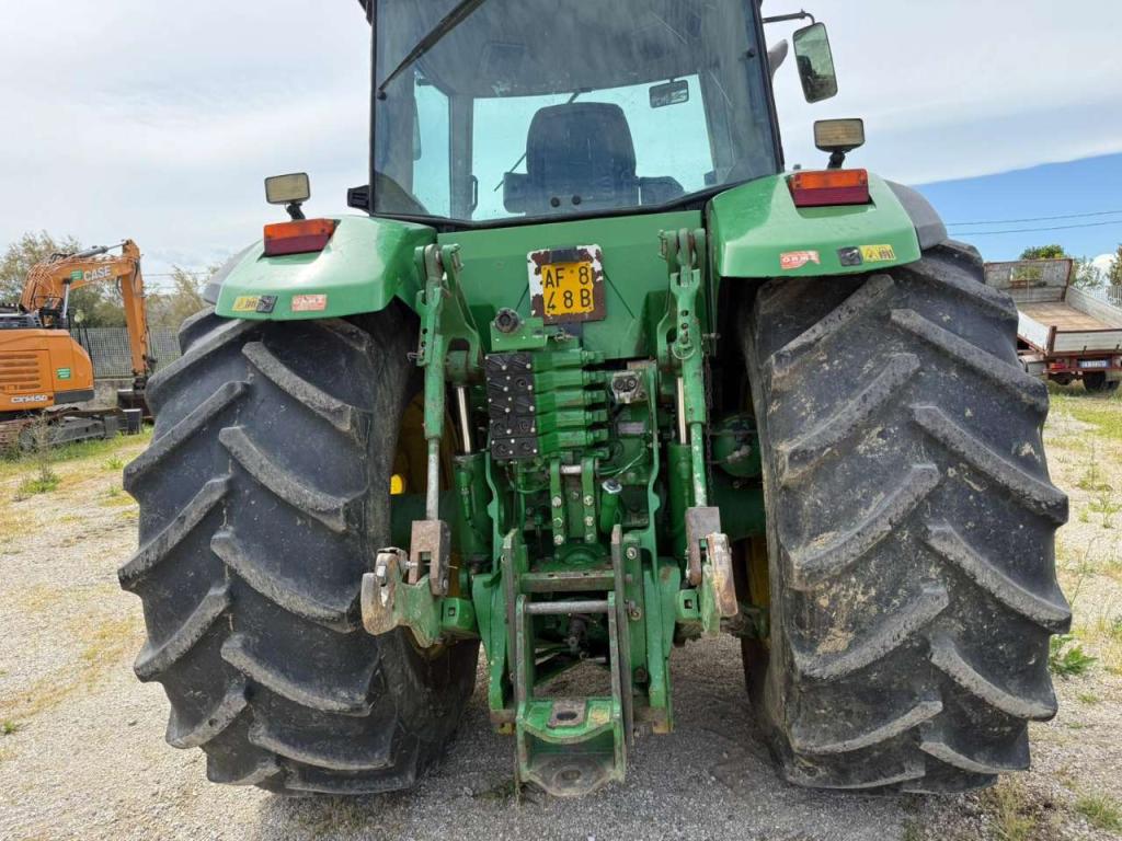 John Deere 8200 Photo 4