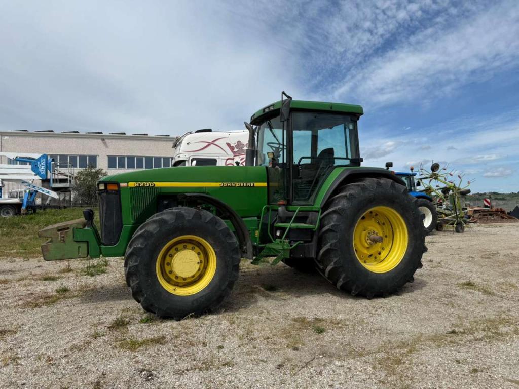 John Deere 8200 Photo 6