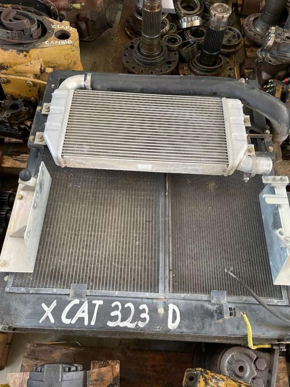 Caterpillar Radiateur pour Caterpillar 323D Photo 1
