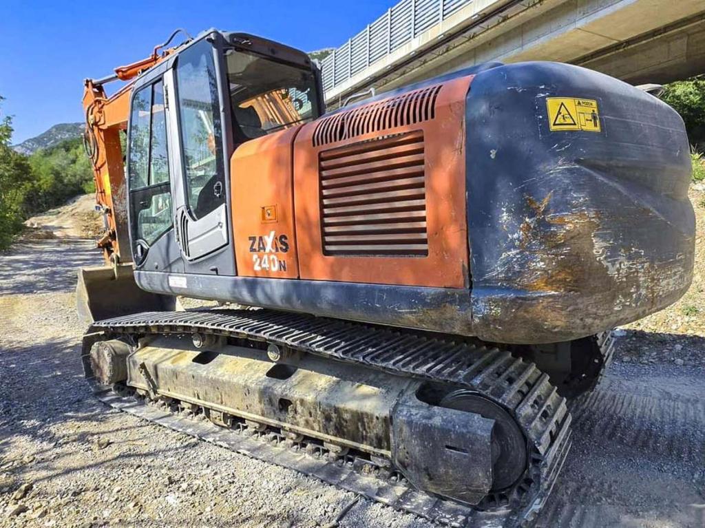Hitachi Zaxis ZX240N-3 Photo 2
