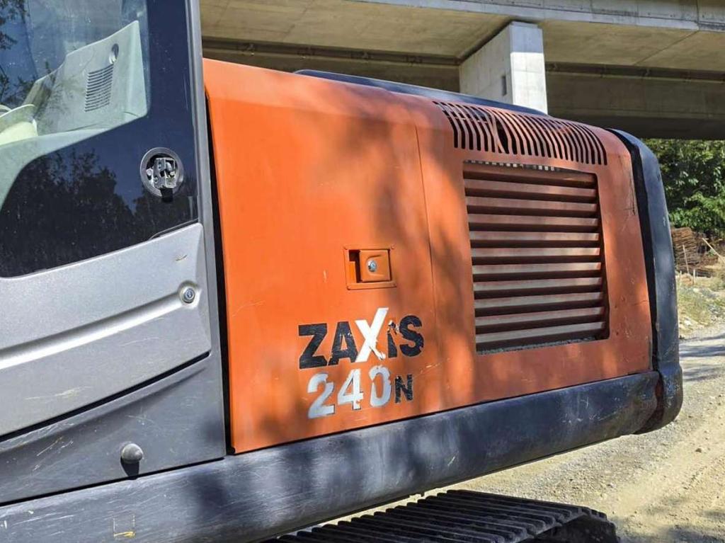 Hitachi Zaxis ZX240N-3 Photo 21