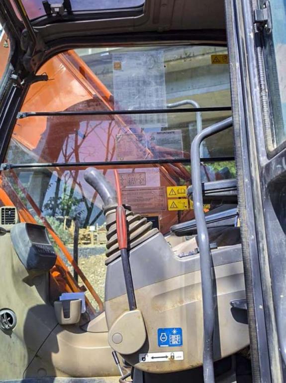 Hitachi Zaxis ZX240N-3 Photo 25