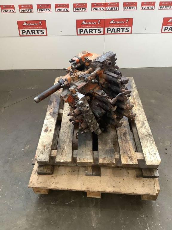 Distributeur hydraulique pour Fiat Hitachi EX 235 Photo 3