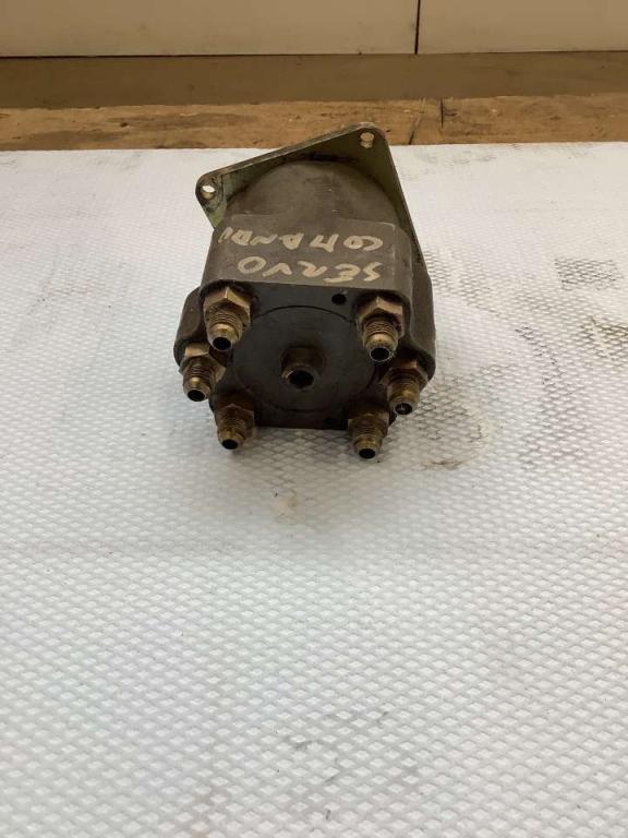 Servo pour Hitachi ZX135US Photo 2