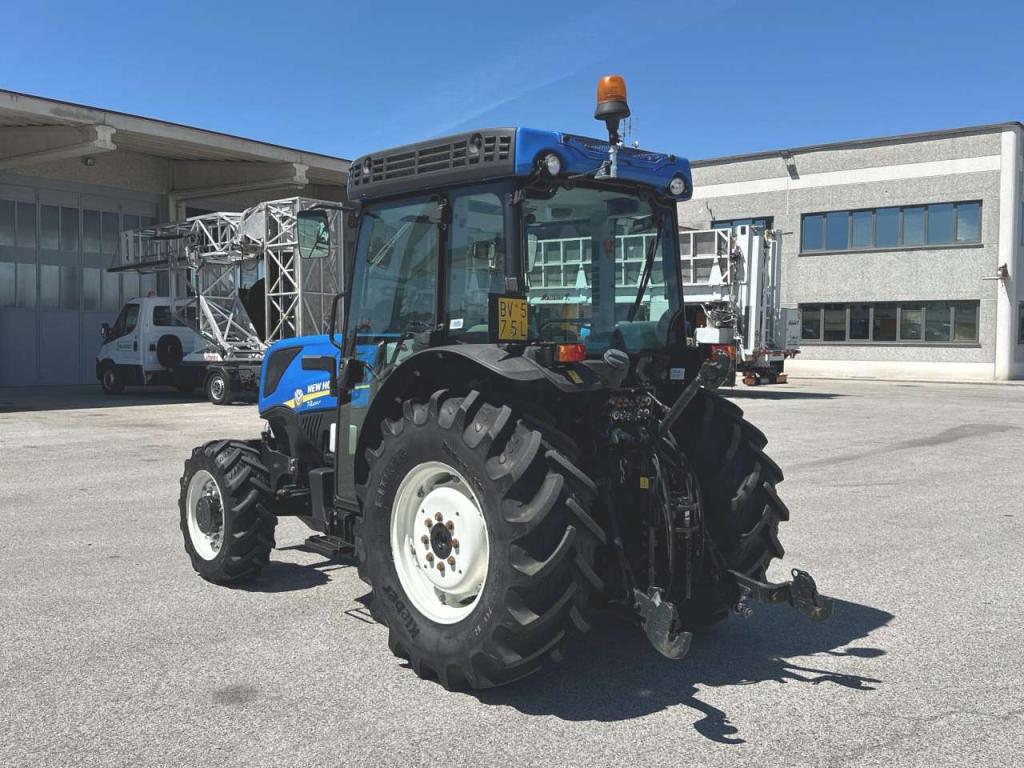 New Holland T4.100LP 4X4 Photo 3