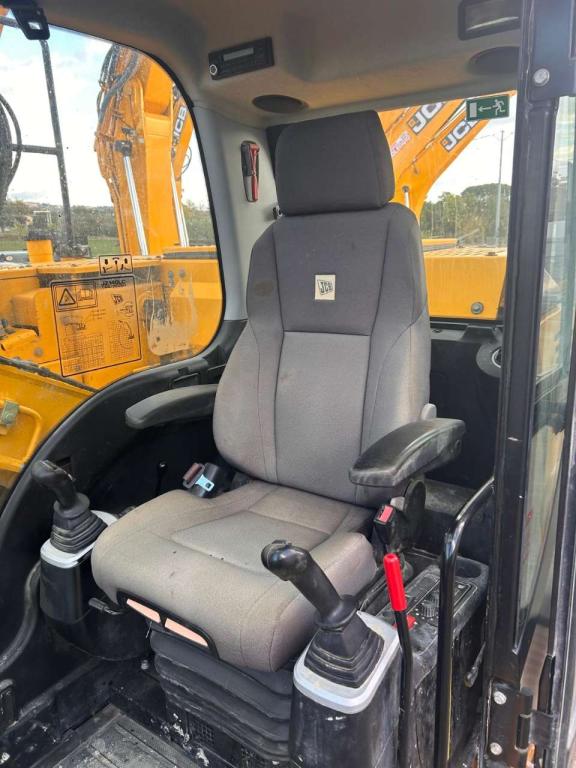 JCB JZ140 Photo 11