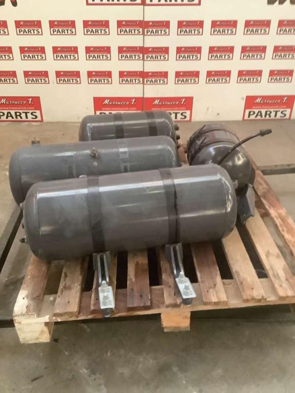 SERBATOI IMPIANTO PNEUMATICO PER VOLVO FH16 550 6x4 Réservoir Photo 1