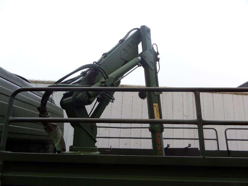 Mercedes-Benz 1017 4X4 ex army reconditioned white with crane Photo 9