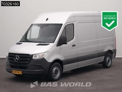 Mercedes-Benz Sprinter 215 CDI Automaat 150pk L2H2 MBUX Camera Airco Parkeersensoren CarPlay Euro6 L2 A/C en vente par BAS World B.V.
