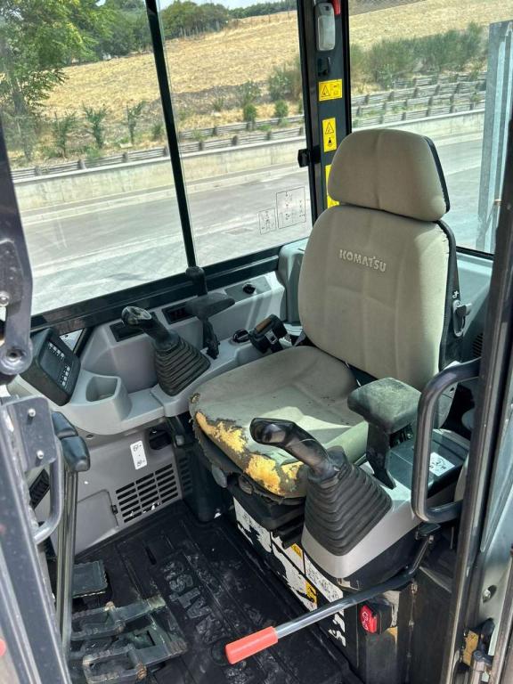 Komatsu PC 30MR-5 Photo 10