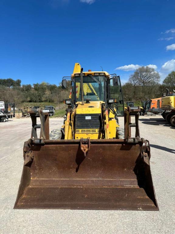 Komatsu WB97R Photo 15