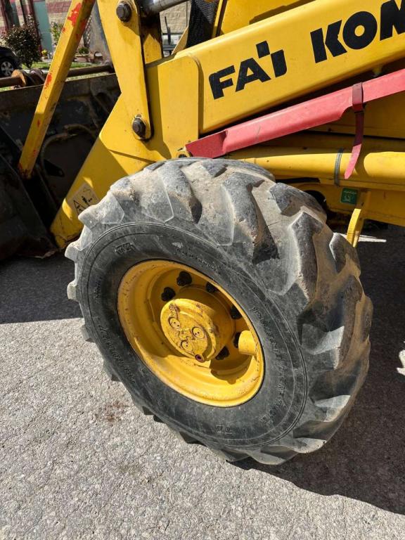 Komatsu WB97R Photo 8