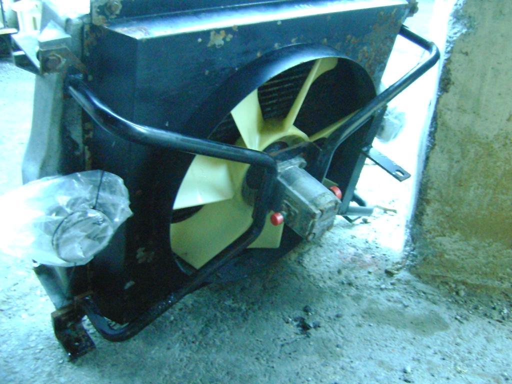 Radiateur pour Fiat Kobelco W 230 Photo 2