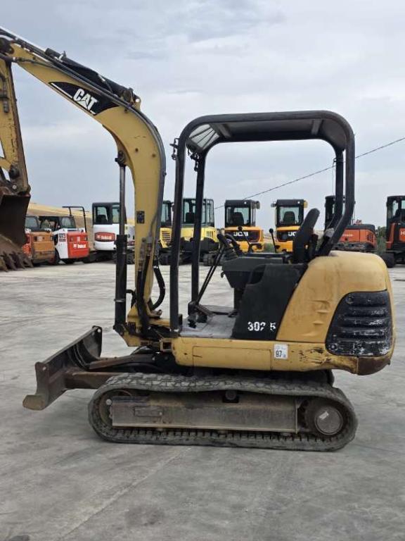 Caterpillar 302.5 Photo 2