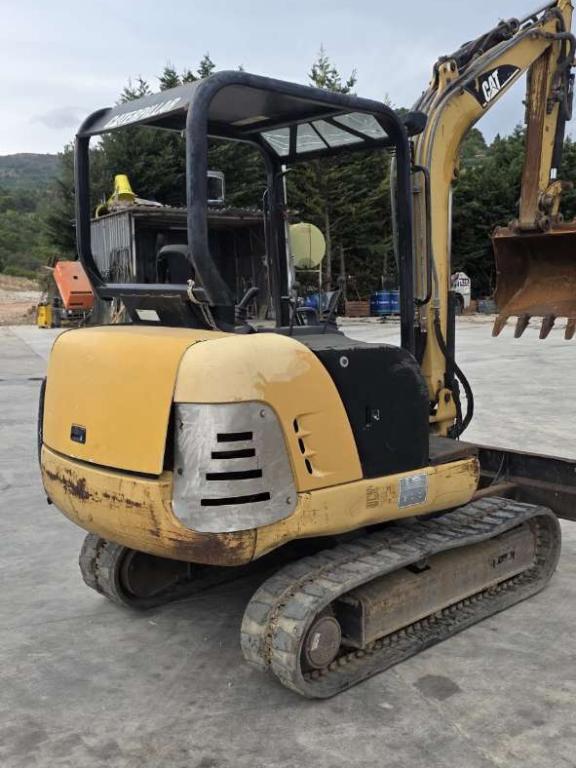 Caterpillar 302.5 Photo 3