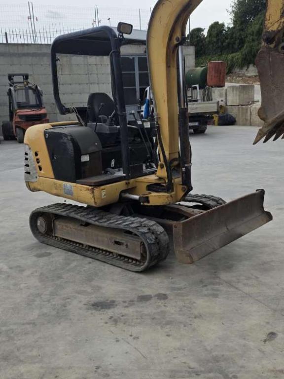 Caterpillar 302.5 Photo 5