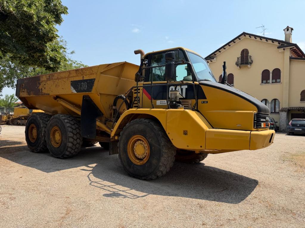 Caterpillar 730 Photo 1