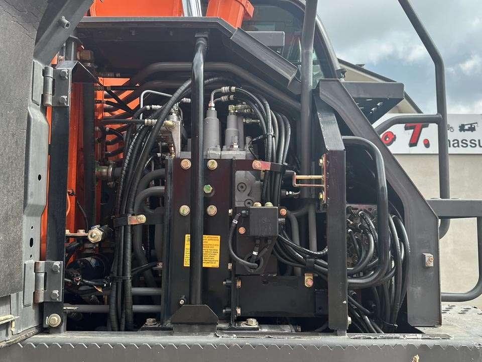 Hitachi ZX140WT-3 Photo 11