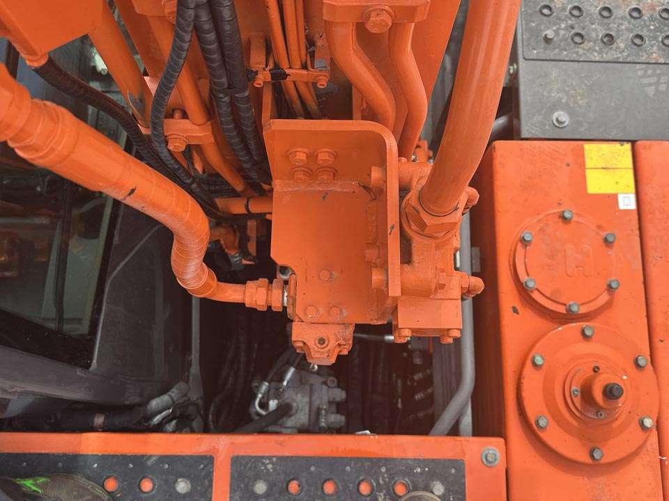 Hitachi ZX140WT-3 Photo 14
