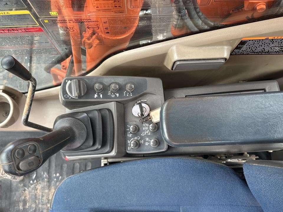 Hitachi ZX140WT-3 Photo 19