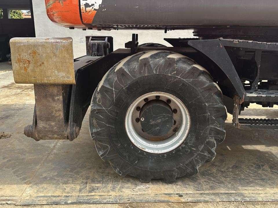 Hitachi ZX140WT-3 Photo 4