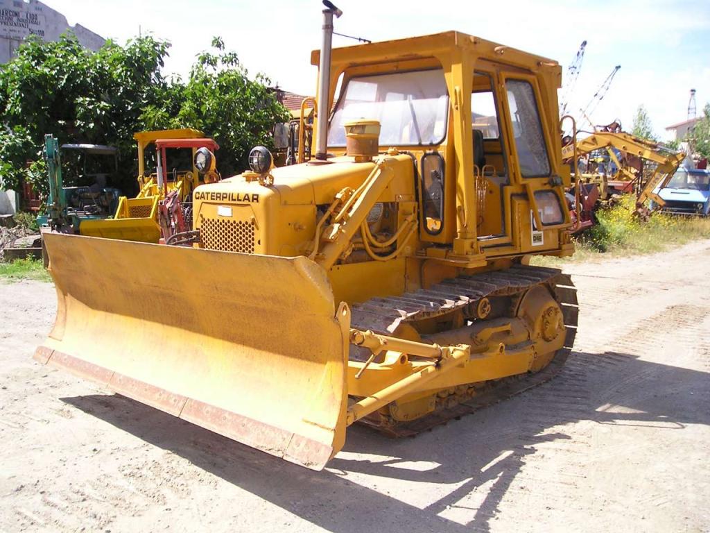 Caterpillar D4 E Photo 1
