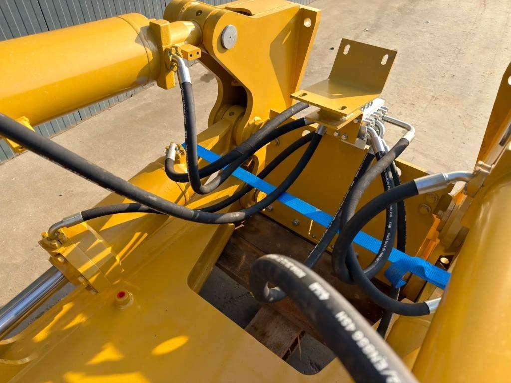 Caterpillar D8R Multi Shank Ripper Photo 10