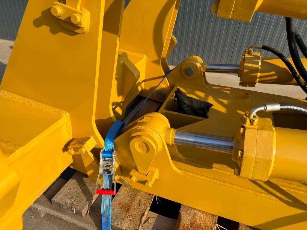 Caterpillar D8R Multi Shank Ripper Photo 8