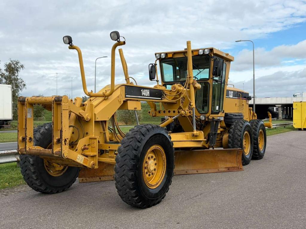 Caterpillar 140H Photo 2