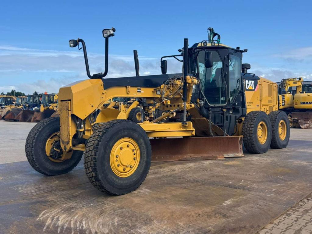 Caterpillar 140M2 AWD Photo 2