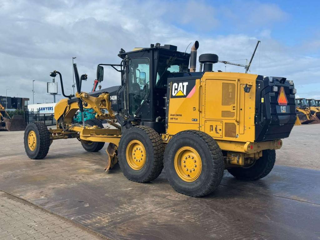 Caterpillar 140M2 AWD Photo 3