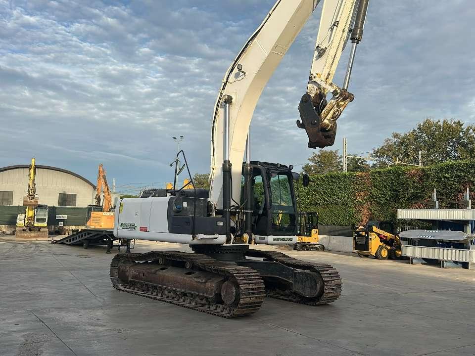 New Holland E 305 C Photo 2