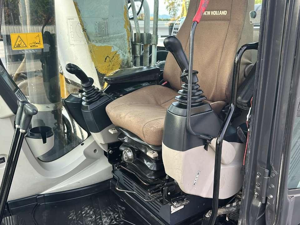 New Holland E 305 C Photo 7