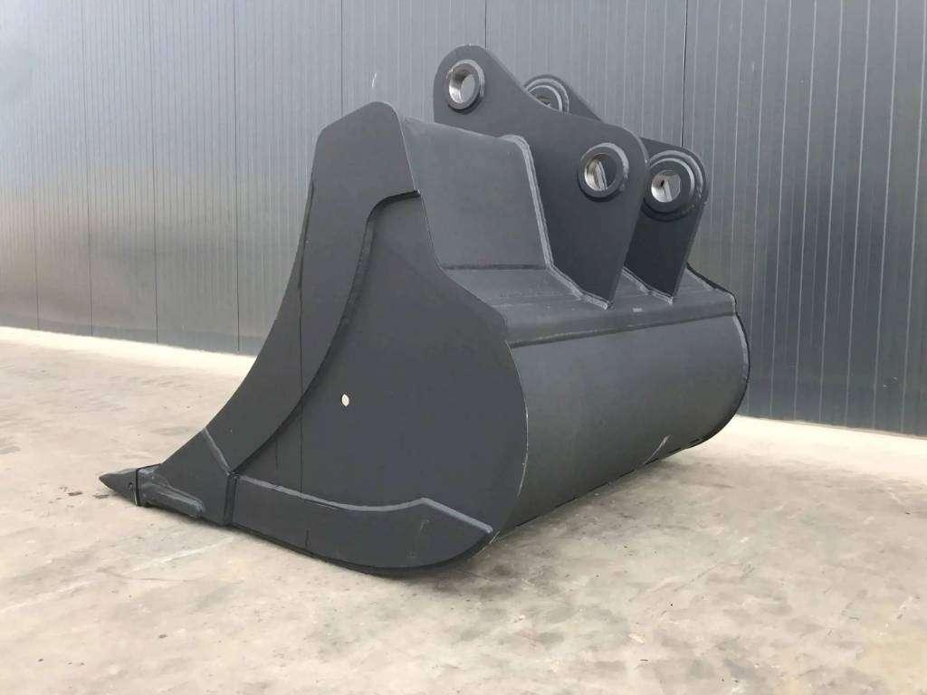 Komatsu PC228 Photo 2