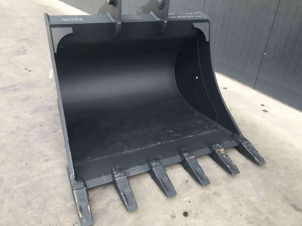Komatsu PC228 Photo 4