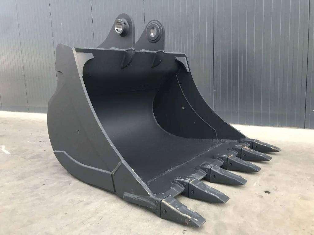 Komatsu PC228 Photo 7