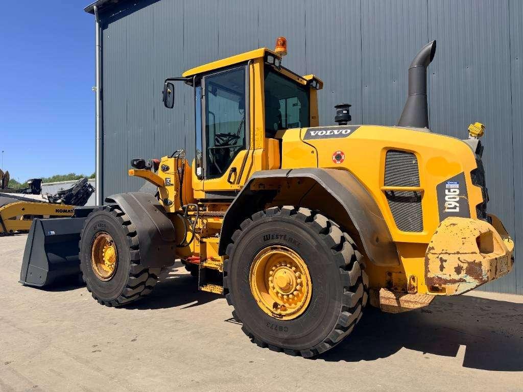 Volvo L90G Photo 2