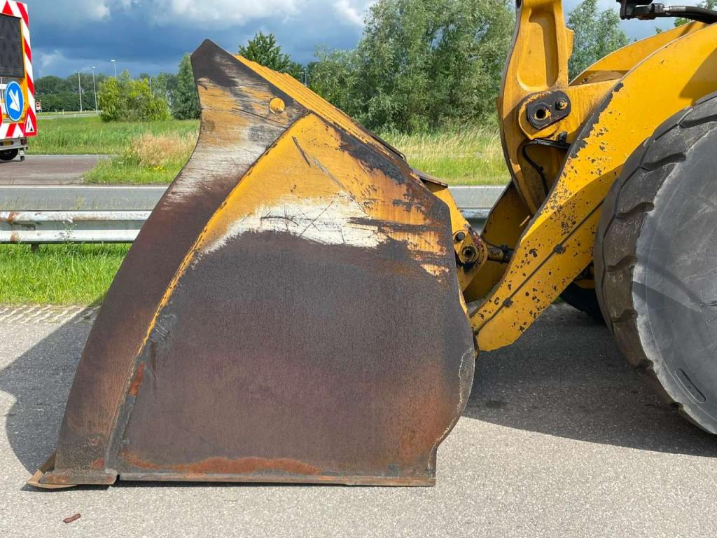 Caterpillar 966M Photo 10