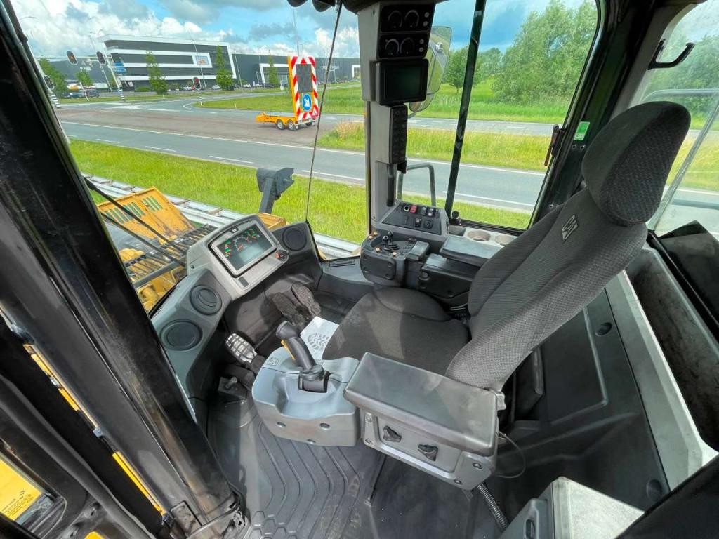 Caterpillar 966M Photo 17