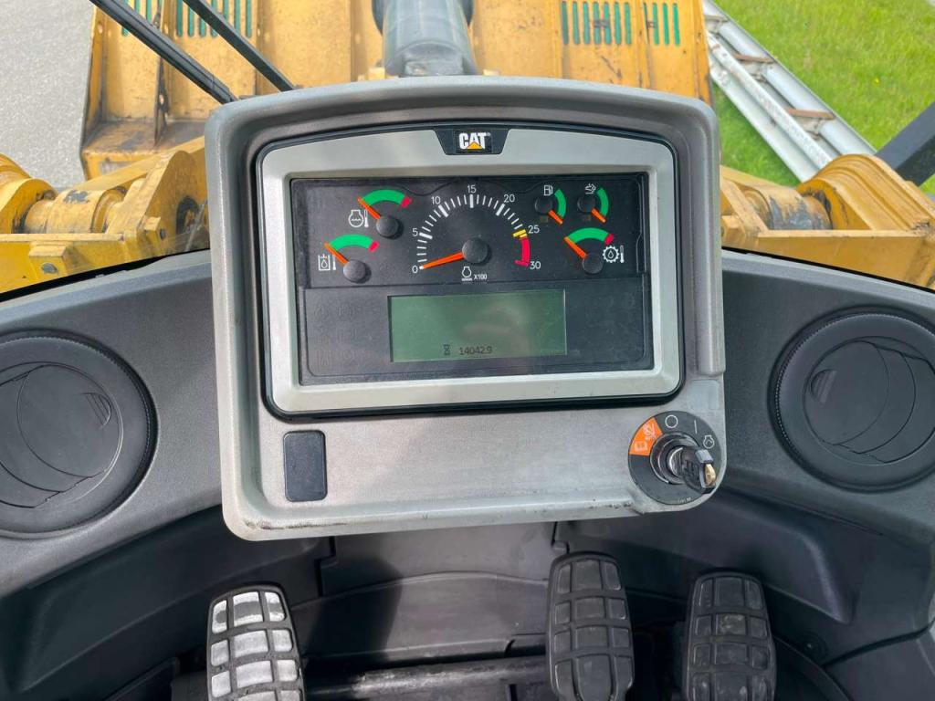 Caterpillar 966M Photo 18