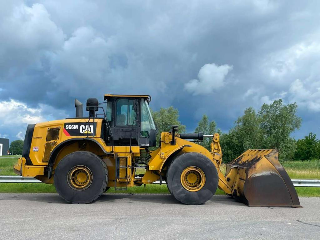 Caterpillar 966M Photo 6