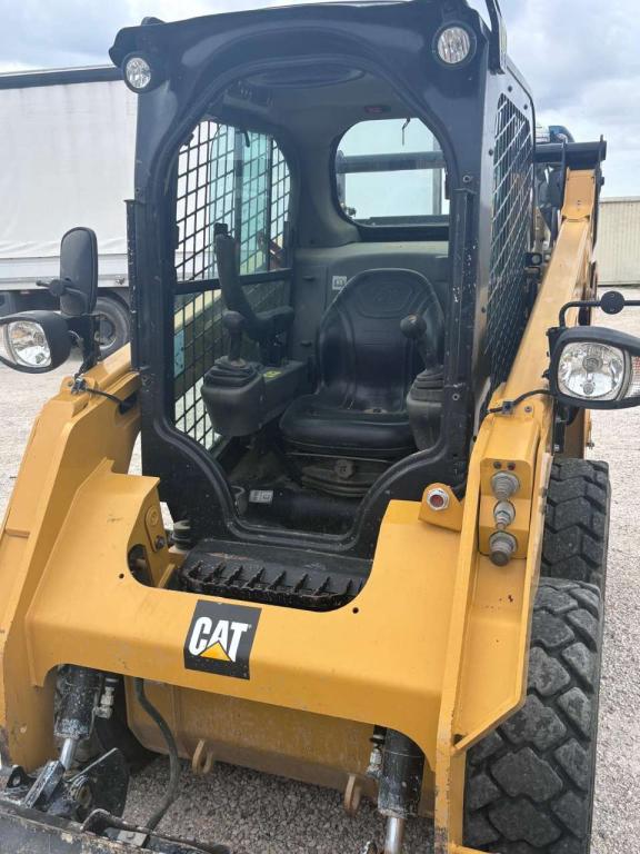 Caterpillar 242D Photo 2