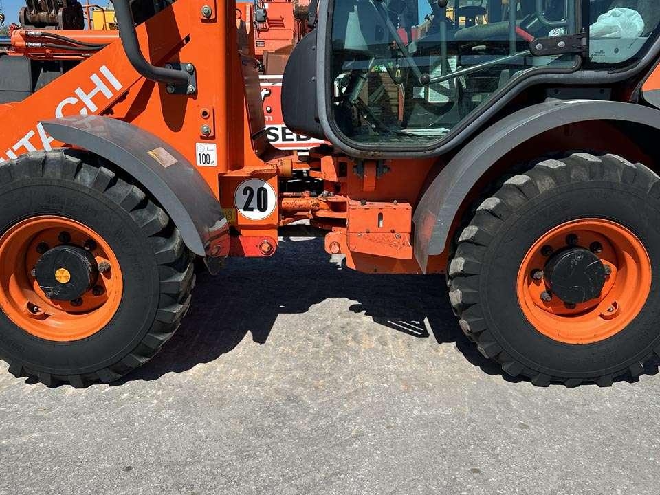 Hitachi ZW65 Photo 10