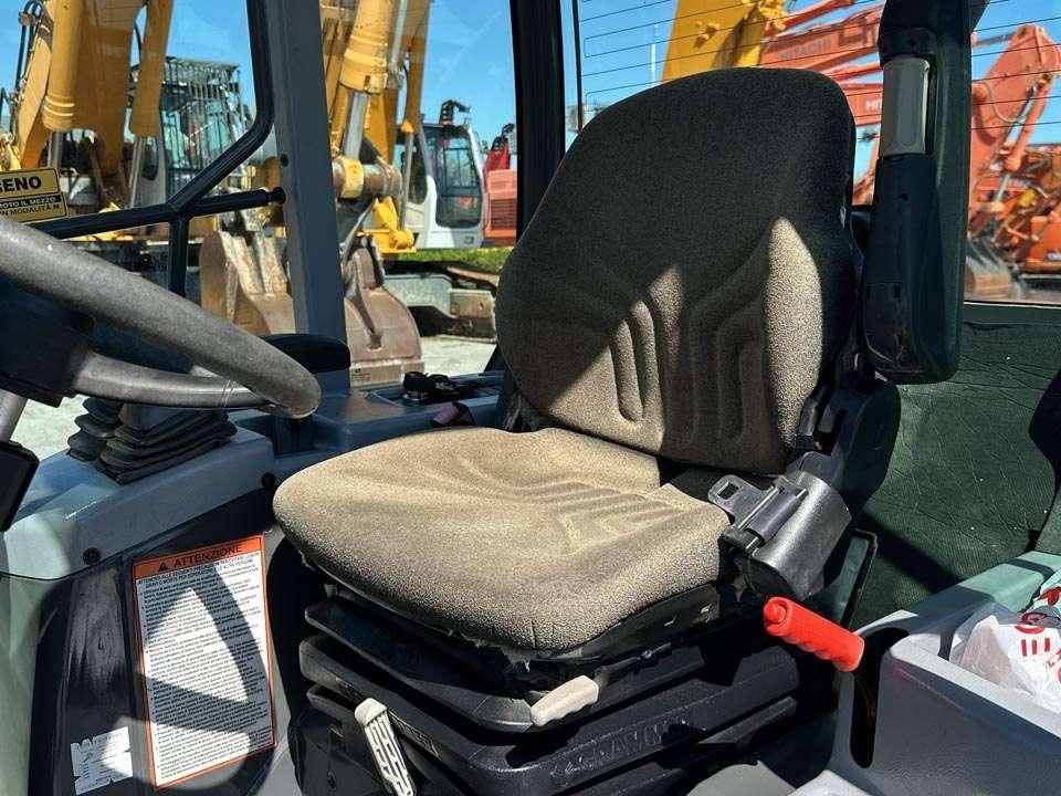 Hitachi ZW65 Photo 14