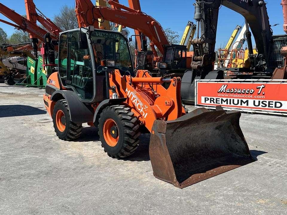 Hitachi ZW65 Photo 17