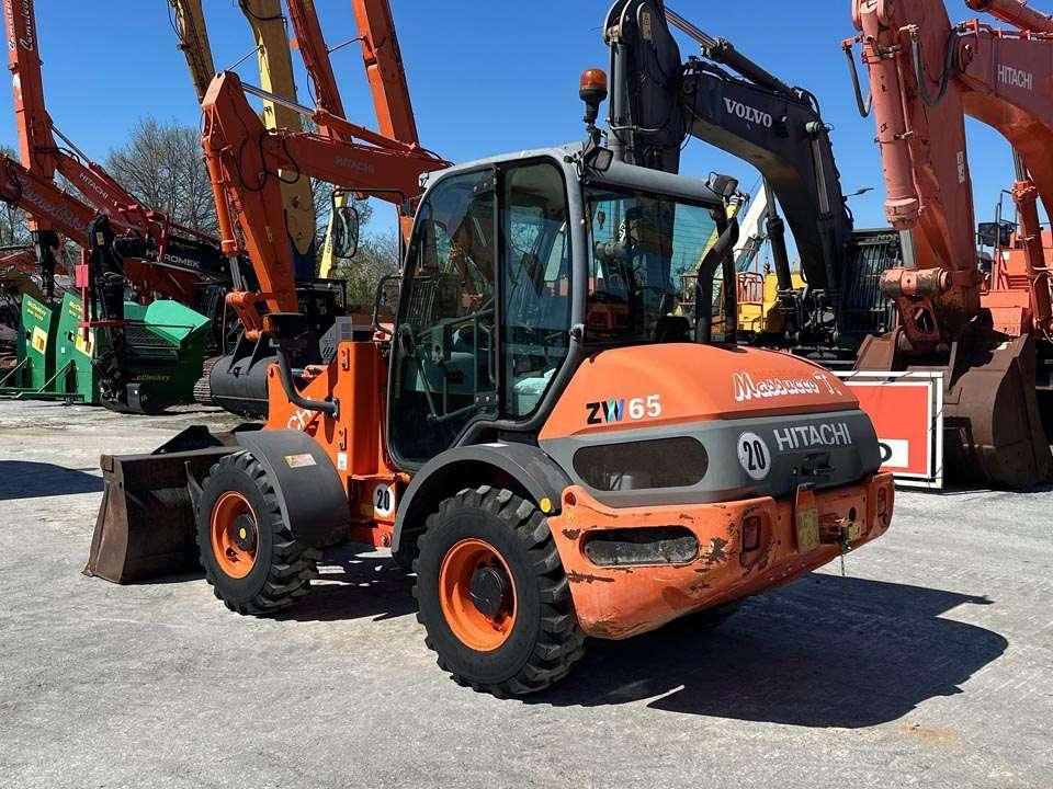 Hitachi ZW65 Photo 3