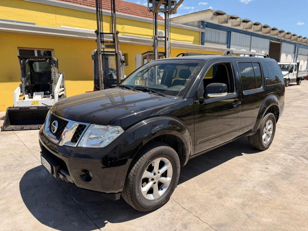 Nissan Pathfinder Photo 1