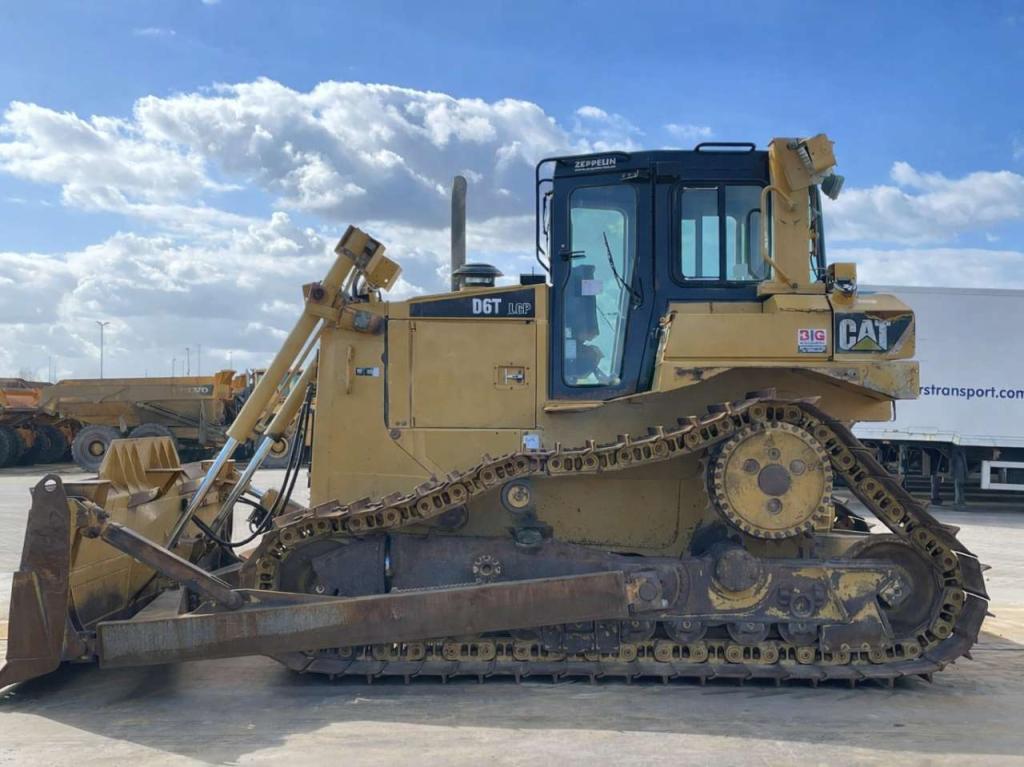 Caterpillar D6TLGP Photo 1
