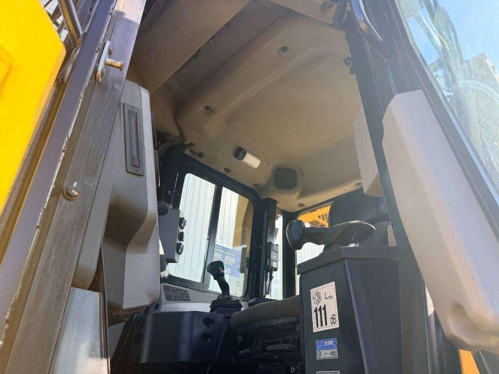 Caterpillar D6T XL Photo 16
